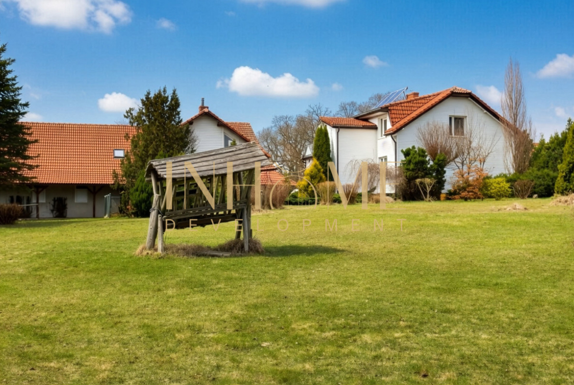 Dom | 2 mieszkania | Stajnia | Garaż