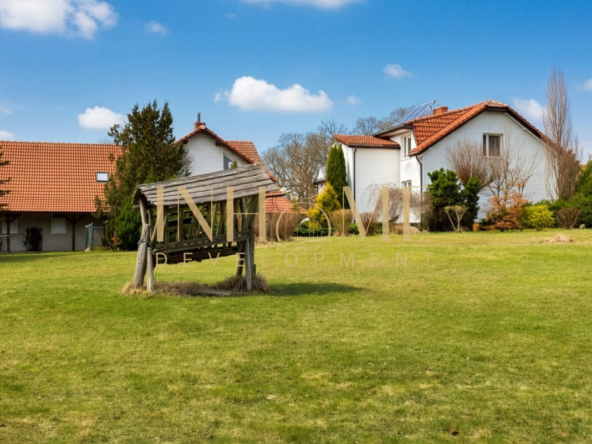 Dom | 2 mieszkania | Stajnia | Garaż